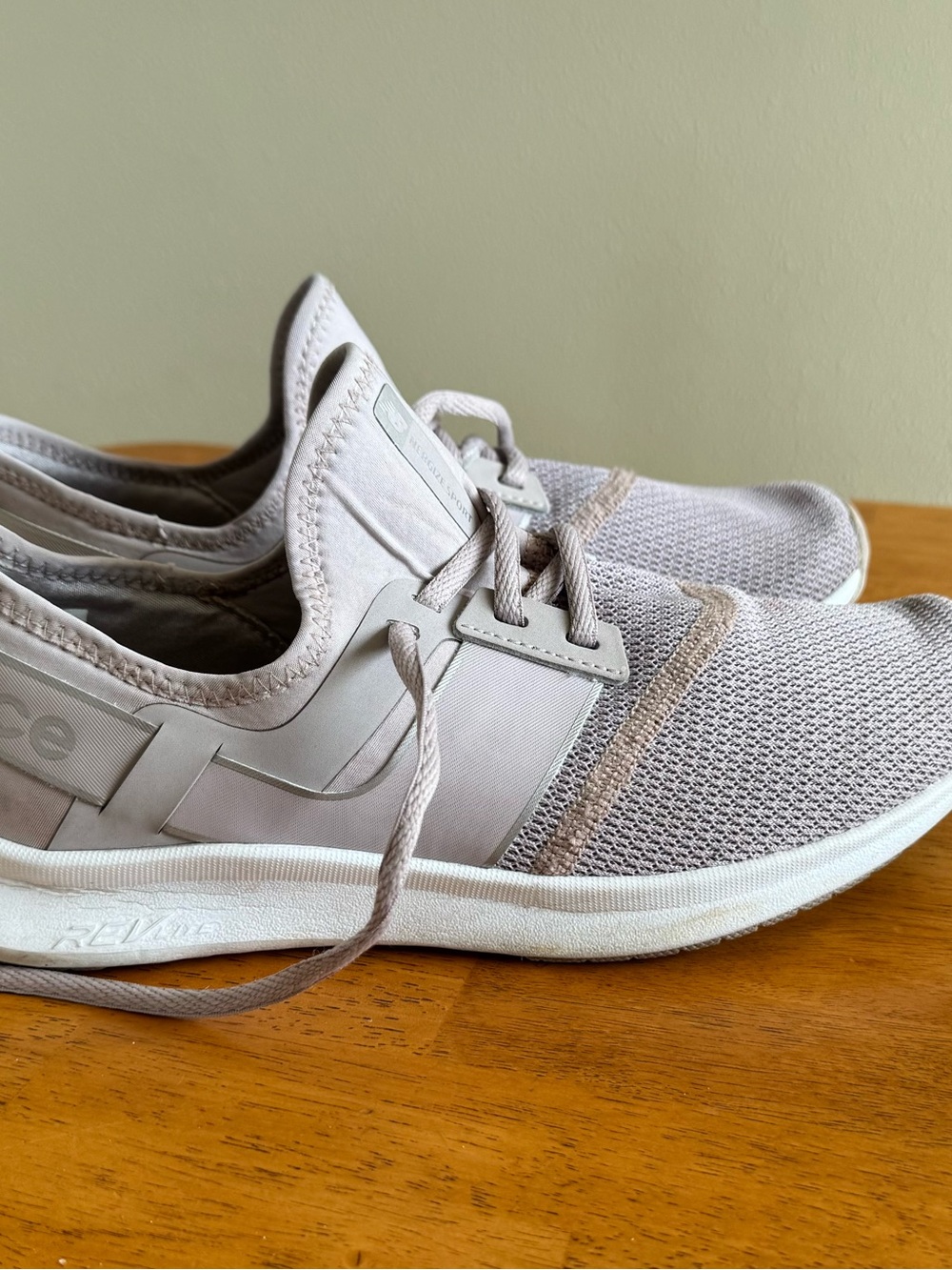 New Balance Women’s Sz 8 NB Nergize Sport Shoes Logwood